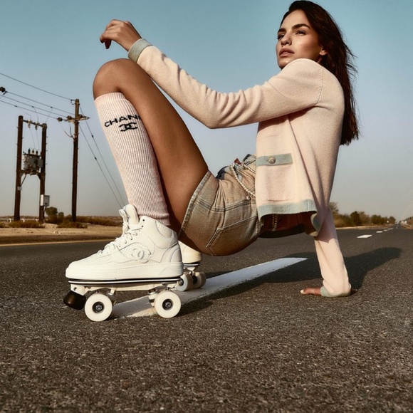 CHANEL 24C White CC Hightop Roller skates Complete Set Size 38 - Picture 3 of 16